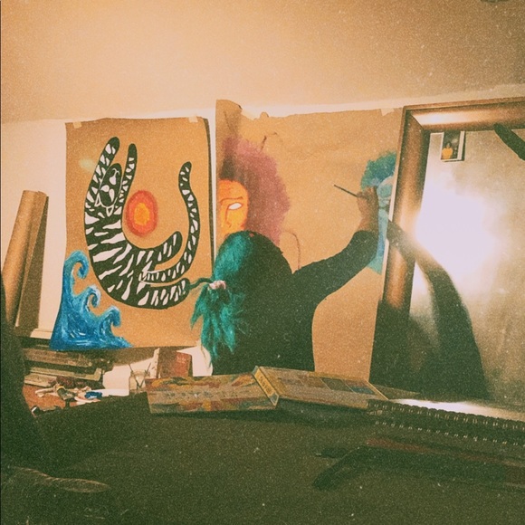 Meet your Posher, Amber - Picture 2 of 2